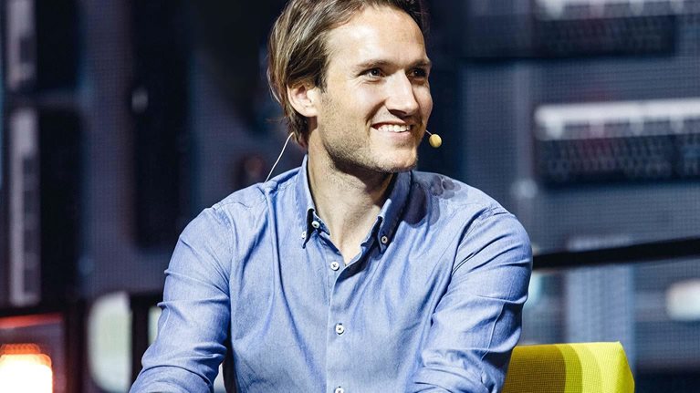 Niklas-Ostberg-1536x1536-200_Standard